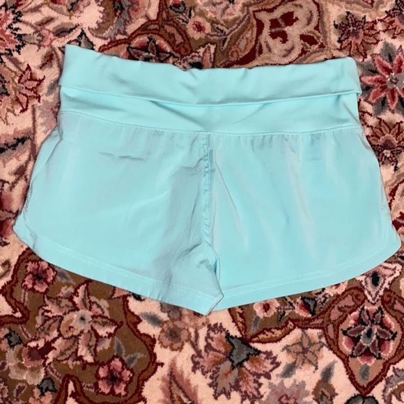 Woman’s shorts - Picture 3 of 3
